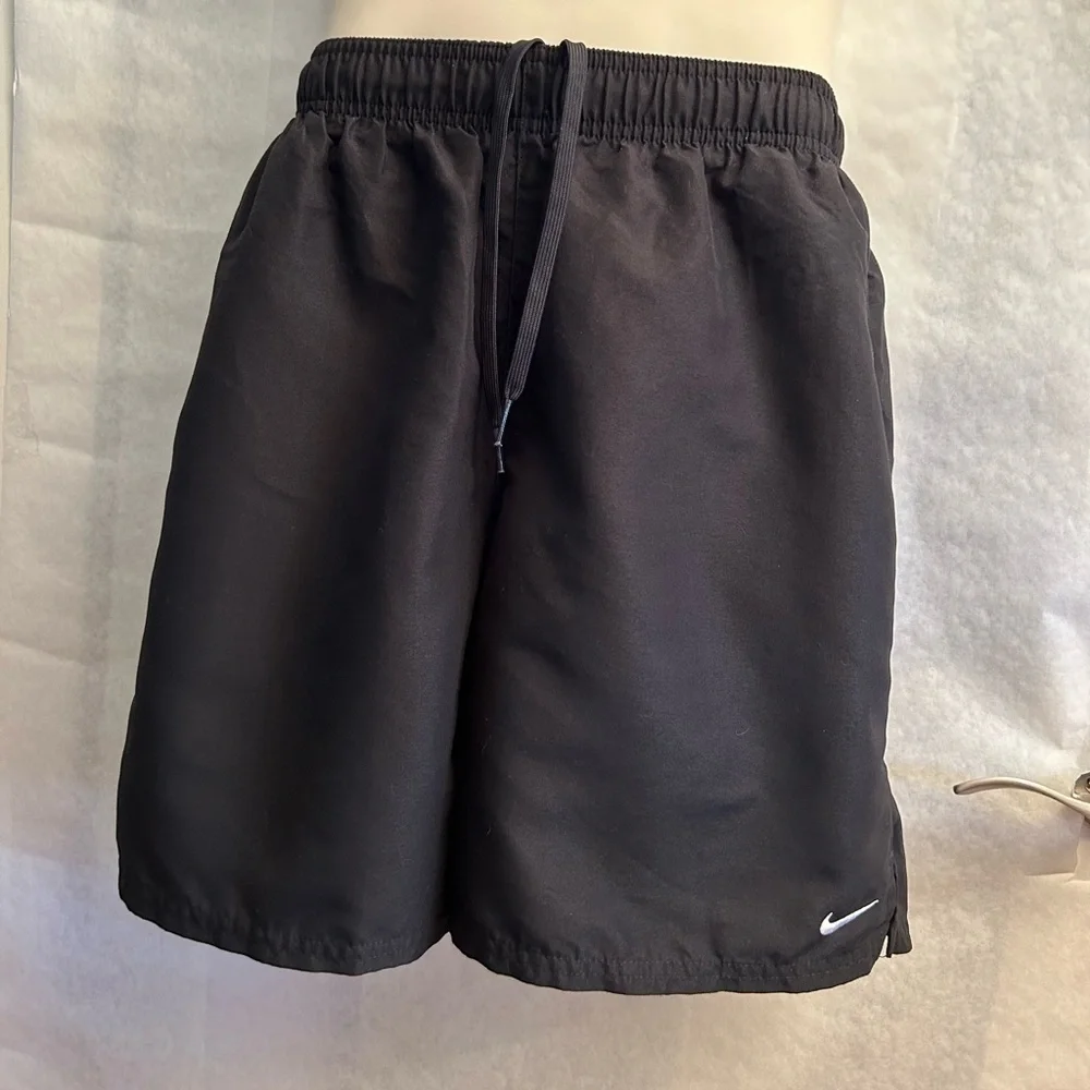 Nike‎ mesh inner lining classic swim black shorts w/hand pockets Sz-M. Z15